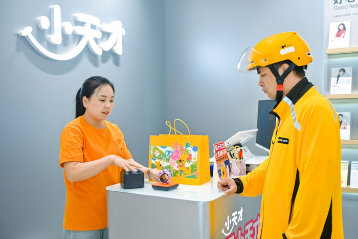 美团闪购与小天才达成战略合作:小天才儿童节销量涨超10倍、618成交额增长近16倍(图1) https://upload.cheaa.com/2025/0603/1748953786797