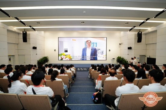 锋翼再启航 智领新未来 2025博西家电第二届销售管培生项目盛大开营(图2)