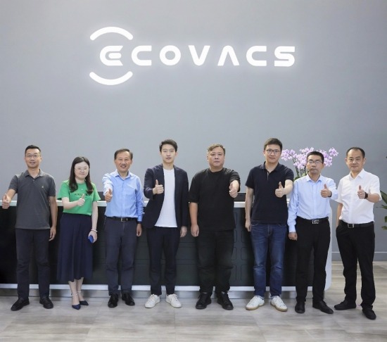 苏宁易购与科沃斯集团深化战略合作 共同发力线下场景布局(图1)