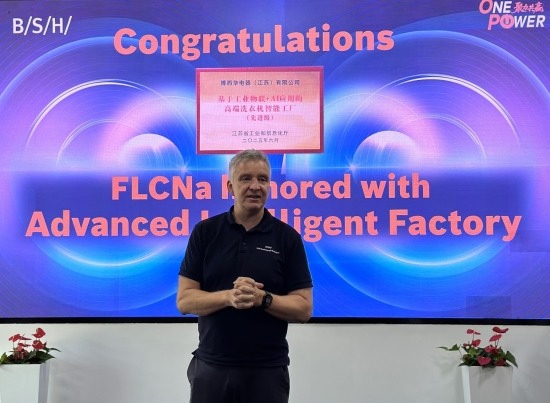 男人的照片上写着字 AI 生成的内容可能不正确。