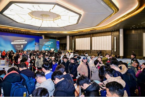 “人形大力神杯”成功挑战吉尼斯 海信2026世界杯定制产品展现冠军实力(图5) https://upload.cheaa.com/2025/1222/1766383710602